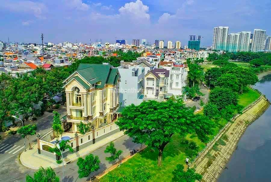 NHÀ phố hiện đại. hướng tây