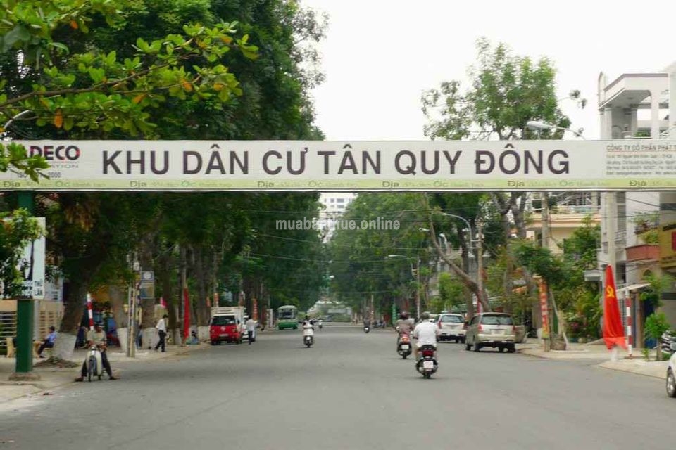 NHÀ phố hiện đại. hướng tây