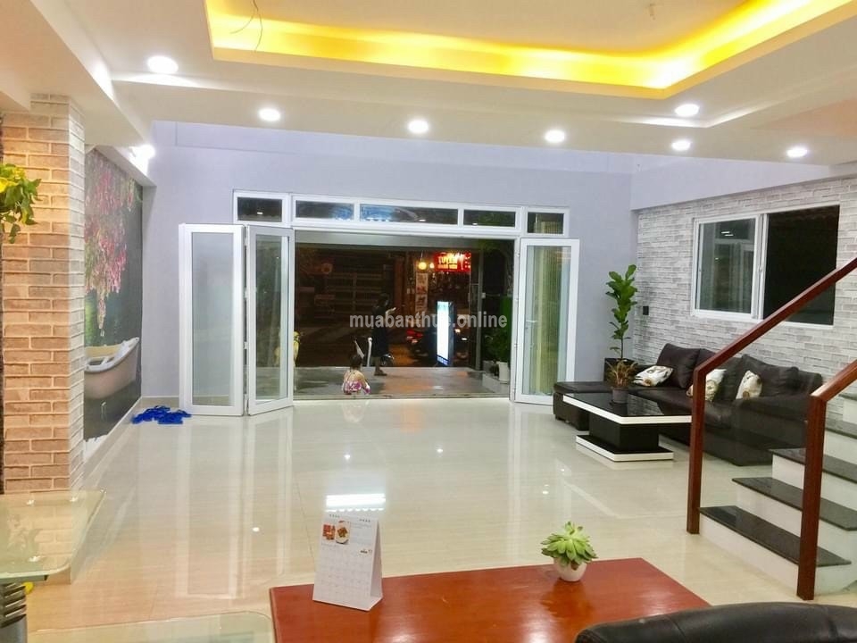 Cần bán nhà mặt tiền huỳnh tấn phát , nhà bè