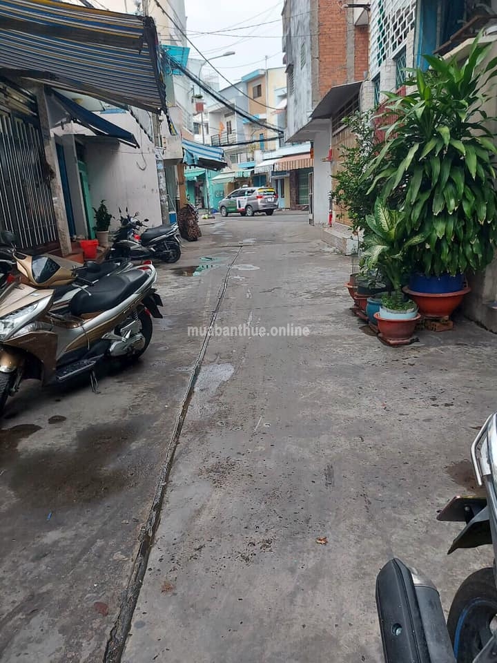 Quận 11-->Nhà đẹp ,xe hơi tận cửa hẻm thông thoáng.