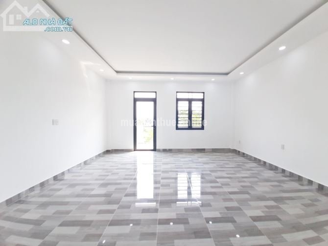 Cách chợ Bình Chánh 5 phút đã có nhà 1 trệt 2 lầu 90m2, SHR