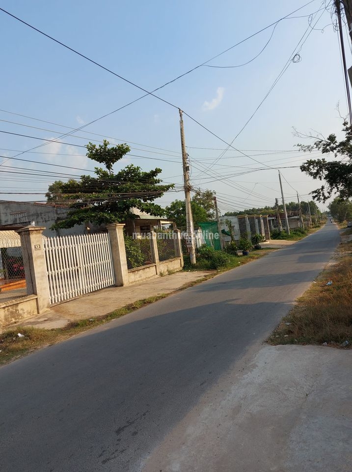 -Bán đất cach ben xe Tay ninh 1km.