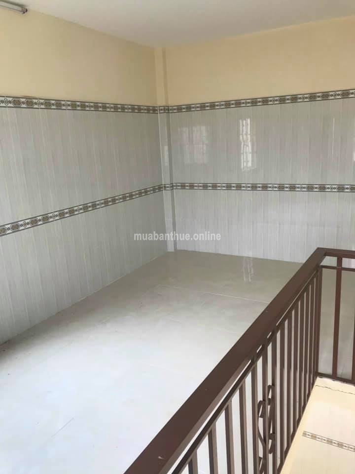 Bán nhà mặt tiền đường nhựa, ngang 18m, tổng dt=156m², thổ cư 80m², nhà đẹp xây kiên cố, nhà 1/ tỉnh lộ 8