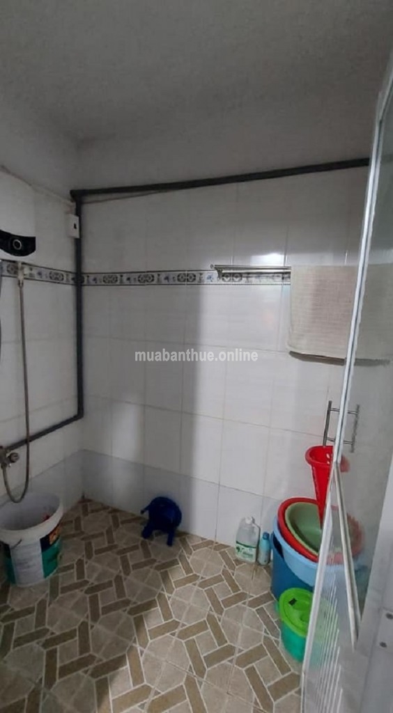 Chính chủ gửi: Nhà chính chủ ở chưa qua lái, gồm 1 trệt, 1 lửng, 2 phòng ngủ, phòng tắm, toilet riêng biệthẻm trước